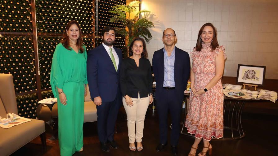 Timeart Holds 'Art in a Bag' Fundraising Event