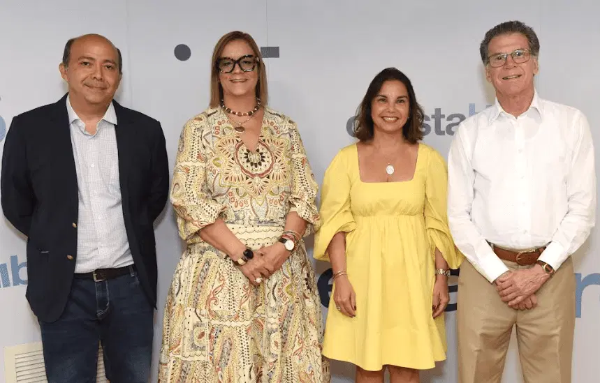 Artist Mary Frances Attías Antún Presents Her Book 'Fugaces'