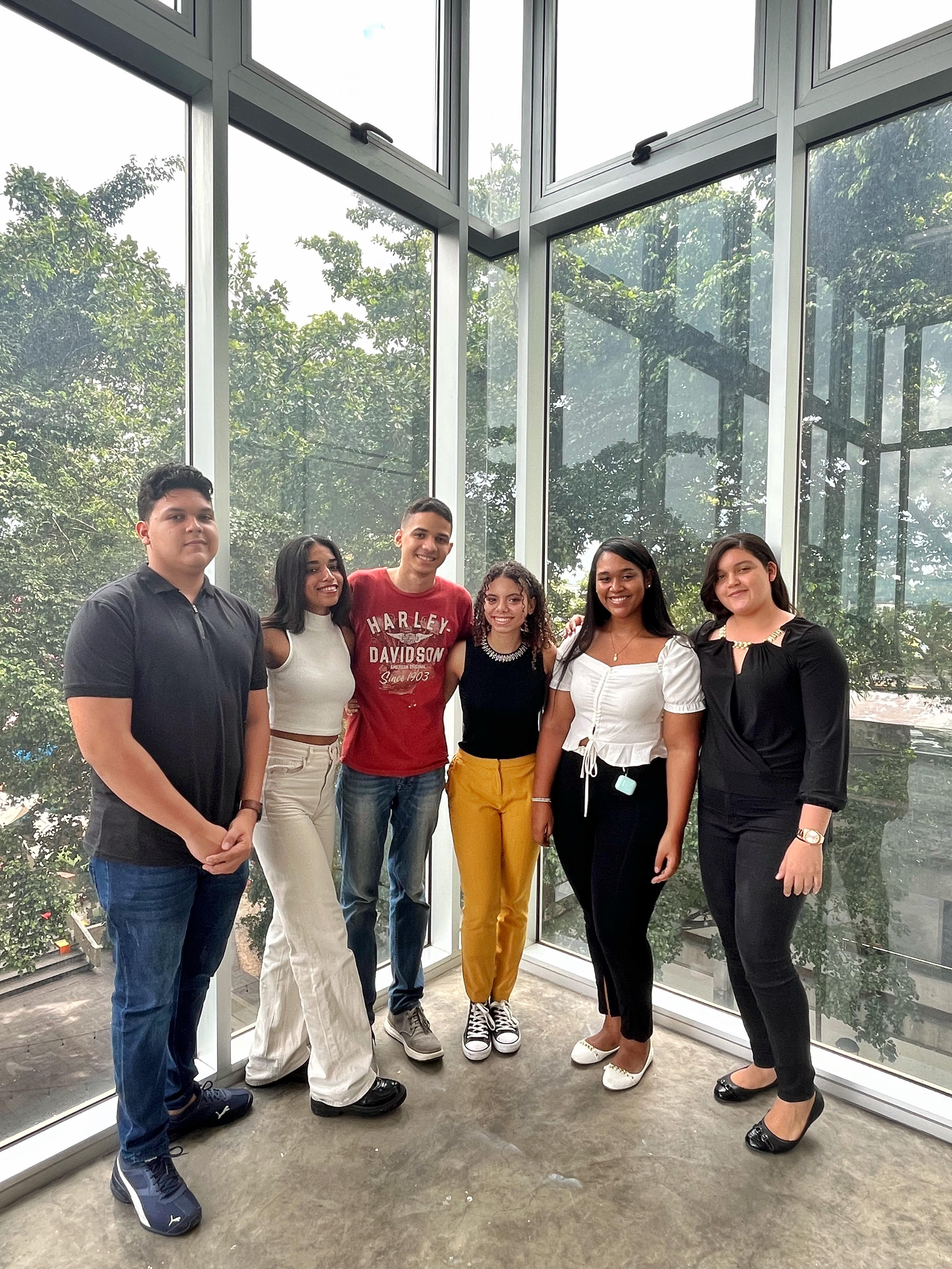 Jóvenes becados de la Fundación Timeart